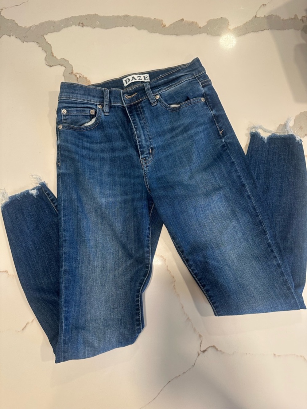 DAZE size 28 Women’s Blue Distressed Skinny Jeans